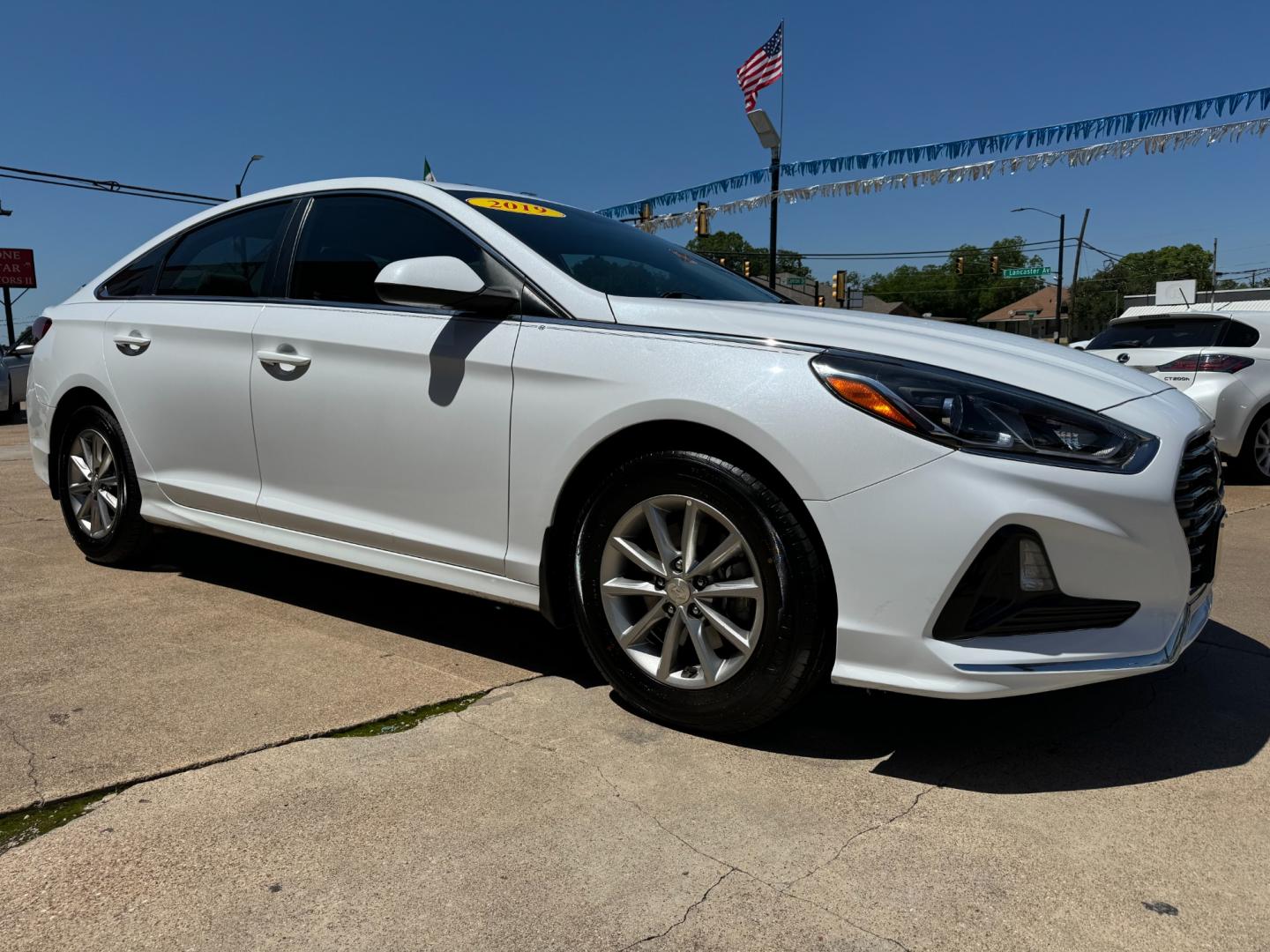 2019 WHITE HYUNDAI SONATA SE (5NPE24AFXKH) , located at 5900 E. Lancaster Ave., Fort Worth, TX, 76112, (817) 457-5456, 0.000000, 0.000000 - Photo#3